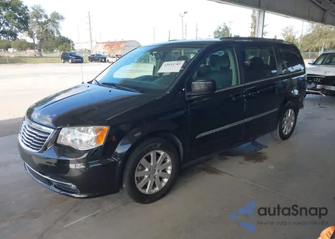 2016 Chrysler Town & Country Touring z USA, uszkodzony, nr VIN 2C4RC1BG0GR289573